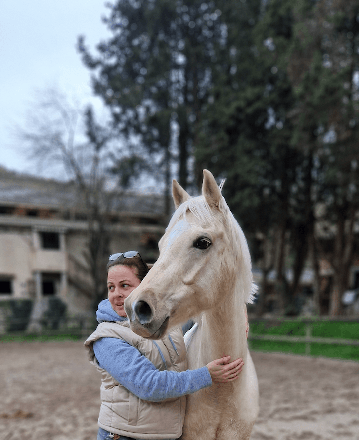Caroline Martinsse avec son cheval — Fleurs de Bach